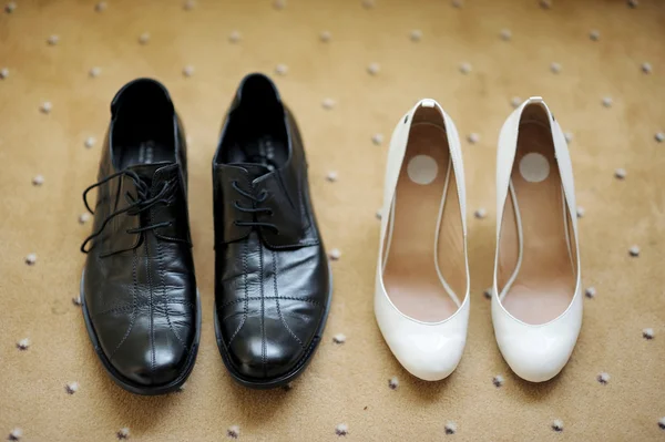 Bride's and groom's shoes — Stock Photo, Image