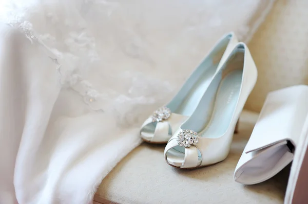 Elegant bridal shoes — Stock Photo, Image