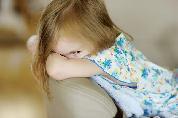 Portrait de petite fille en colère — Stockfoto