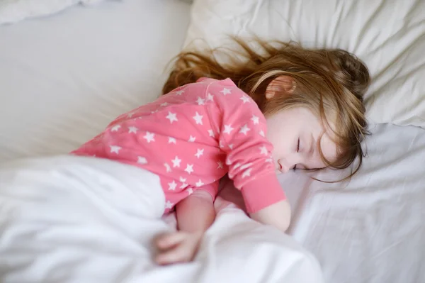 Adorable petite fille qui dort — Photo