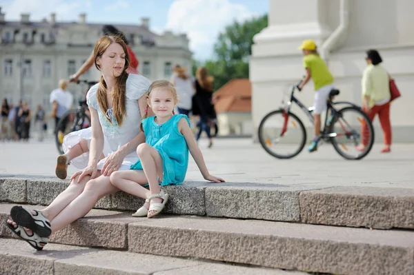 Fiatal anya és lánya, egy szép napon — 스톡 사진