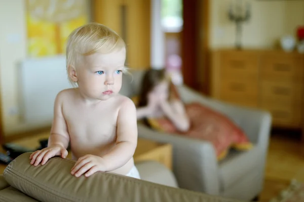 Schattig klein meisje portret — Stockfoto