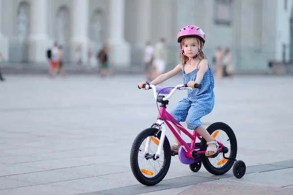 Little girl riding a bike — Stock Photo, Image