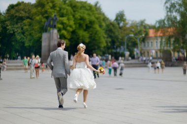 mutlu gelin ve damat kendileri zevk