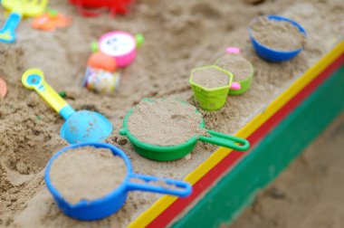 plastik kum oyuncakları