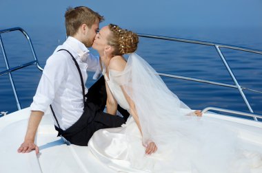 mutlu gelin ve damat bir yatta