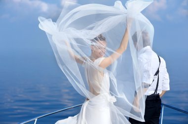 mutlu gelin ve damat bir yatta