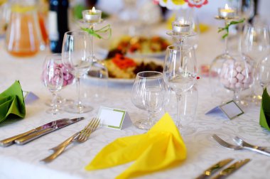 Bir olay partisi için tablo ayarlandı