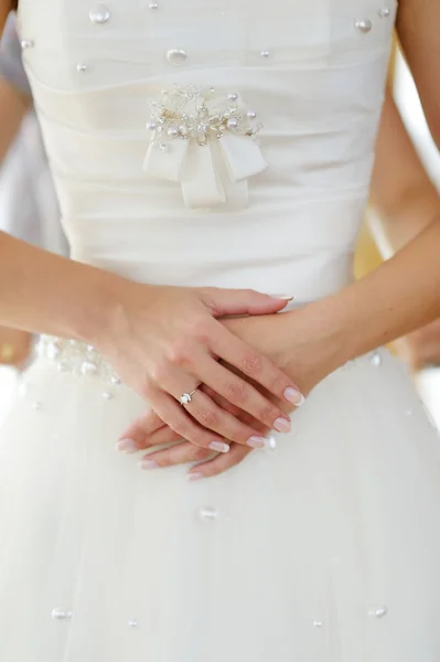 Bride's hands — Stock Photo, Image