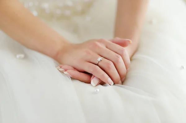 Le mani della sposa — Foto Stock