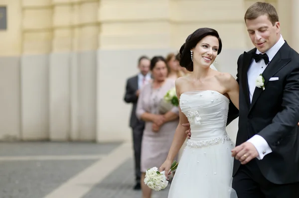 Happy bride and groom — Stock Photo, Image