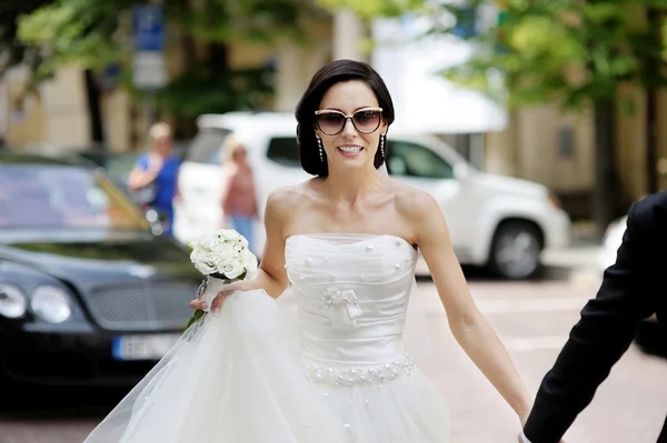 Beautiful bride posing — Stock Photo, Image