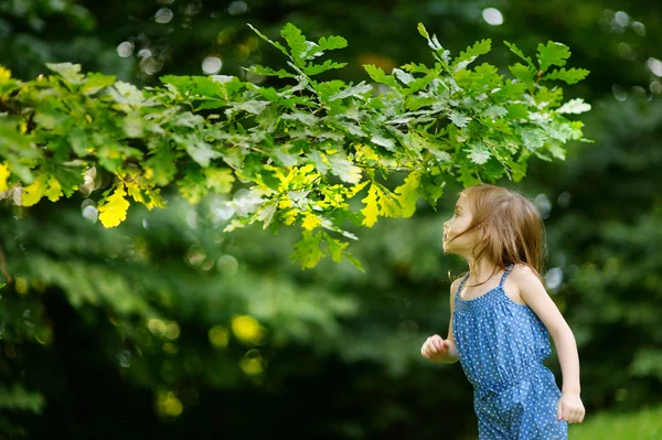 Adorable girl portrait outdoors — Stock Photo, Image