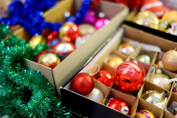 Různé barevné Vánoční dekorace — Stock fotografie