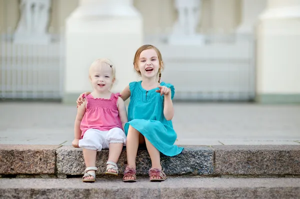 Portrait of two little sisters — Stock fotografie