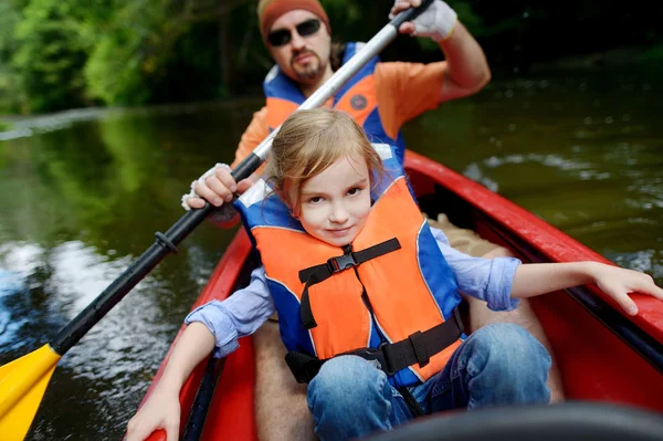 Little girl and her father on a kayak — Stock Photo, Image