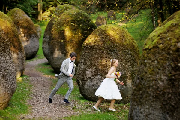 Happy bride and groom enjoying themselves — Stock Photo, Image