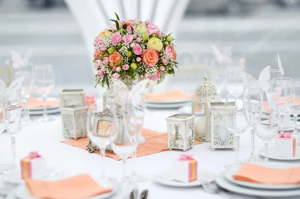 Conjunto de mesa para una fiesta de evento o recepción de boda —  Fotos de Stock