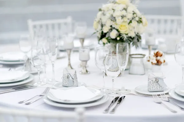 Conjunto de mesa para uma festa de evento ou recepção de casamento — Fotografia de Stock