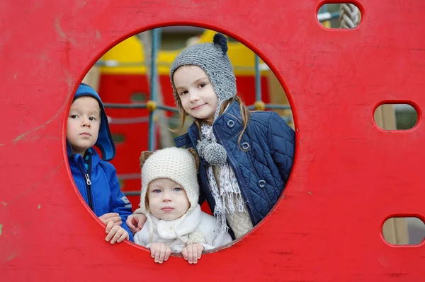 Tres niños en un parque infantil — Foto de Stock