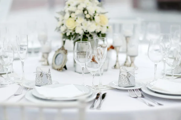 Conjunto de mesa para uma festa de evento ou recepção de casamento — Fotografia de Stock