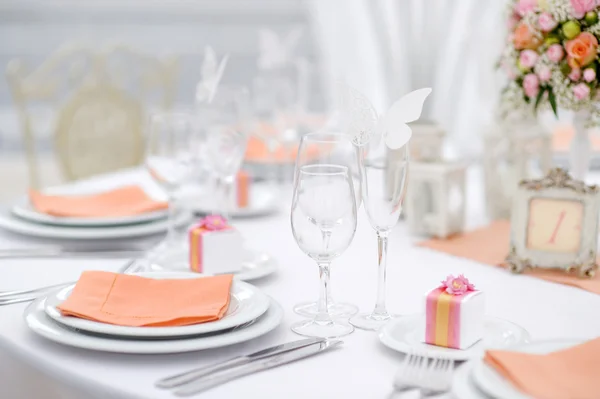 Bordsset för en fest eller bröllopsmottagning — Stockfoto