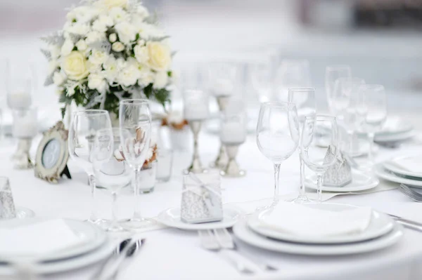 Набір столів для вечірки або весільного прийому — стокове фото