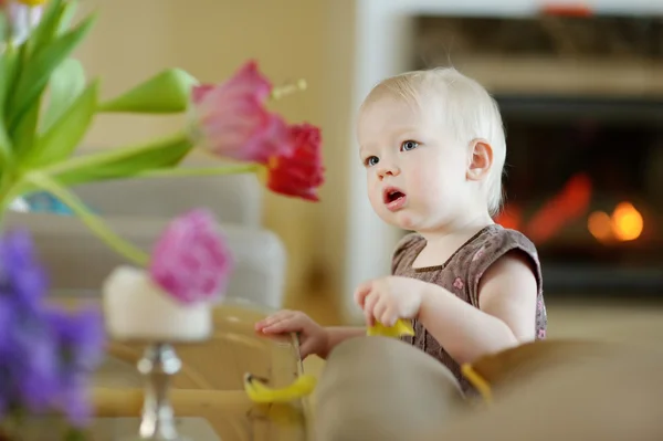 Adorable portrait de petite fille — Photo