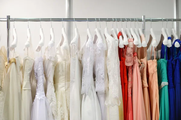 Alguns lindos vestidos de noiva — Fotografia de Stock