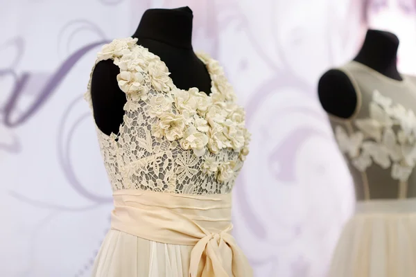 Красиві весільні сукні — стокове фото