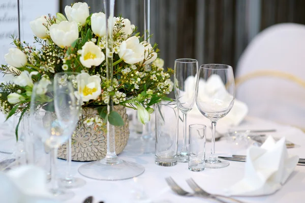 Ajuste de mesa para una fiesta —  Fotos de Stock