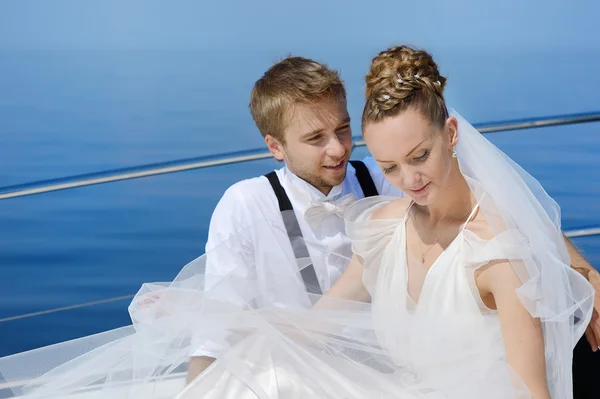 Happy bride and groom on a yacht — Stock Photo, Image