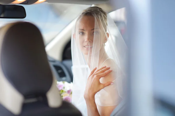 Beautiful young bride portrait in a car — Stock Photo, Image
