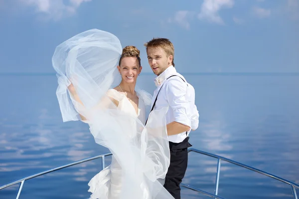 Happy bride and groom on a yacht — Stock Photo, Image