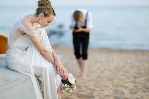 Bride posing for her groom — Stock Photo, Image