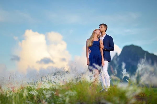 Young couple on a tropical island — Stock Photo, Image