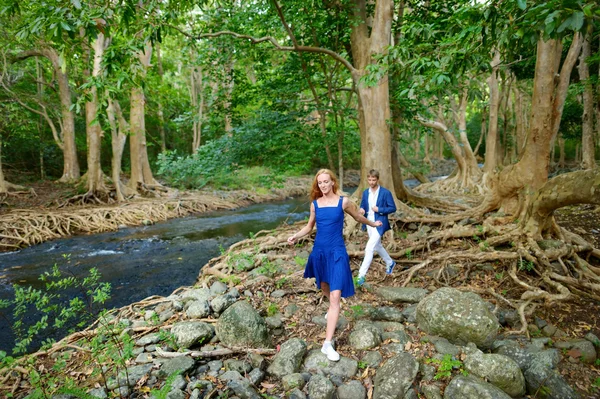 Young couple on a tropical island — Stock Photo, Image