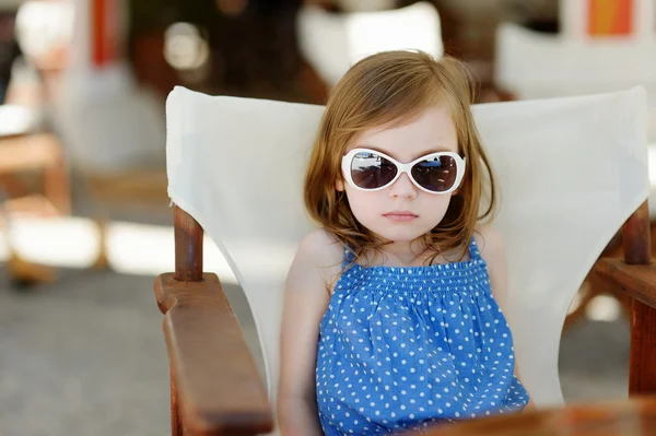 Entzückendes kleines Mädchen Porträt — Stockfoto