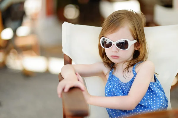 Retrato adorável menina — Fotografia de Stock