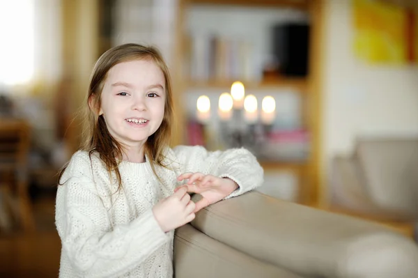 Entzückendes kleines Mädchen Porträt — Stockfoto