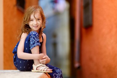 Şirin küçük kız.