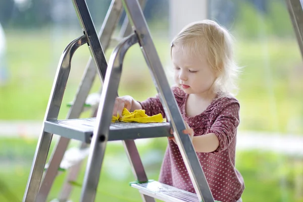 Mommy's little helper — Stock Photo, Image