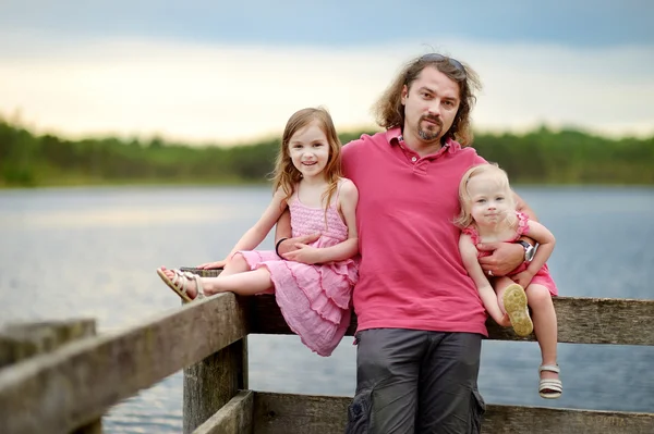 Two   sisters and  father — Stock Photo, Image