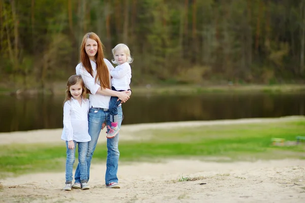 Two  little sisters and  mother — Stock Photo, Image