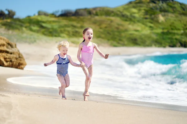 Little sisters  on   beach — Stock Photo, Image
