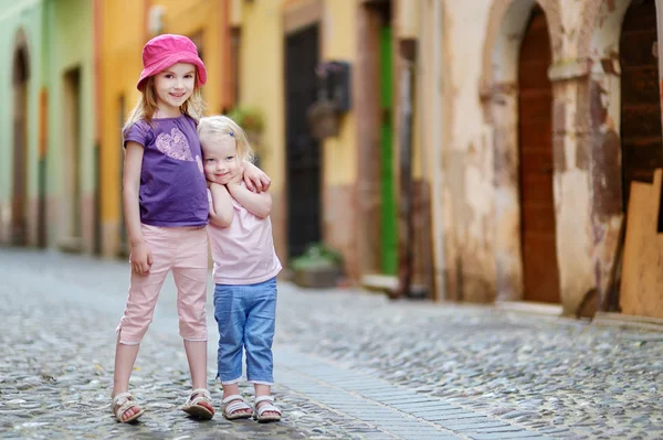 Sestry ve městě — Stock fotografie