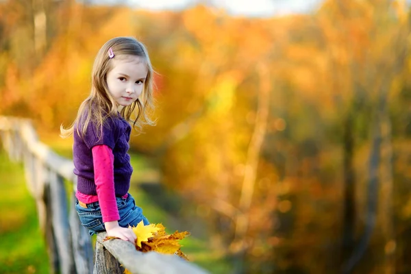 Mignonne petite fille — Photo