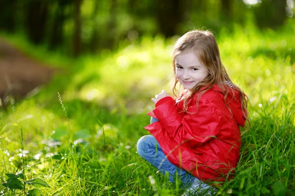Little girl  on autumn day — Stock Photo, Image