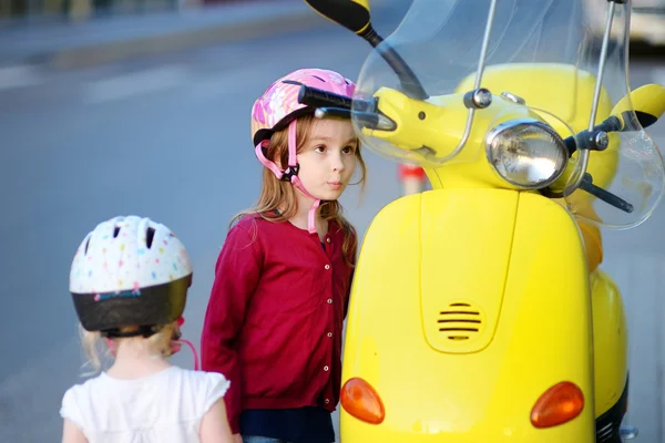 Curious girls and motorcycle — Stock Photo, Image