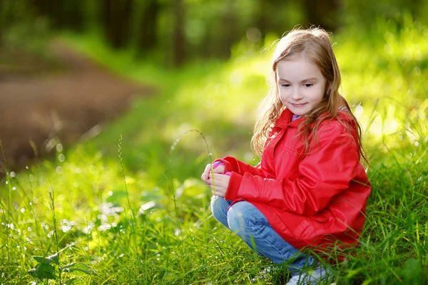 Little girl  on autumn day — Stock Photo, Image